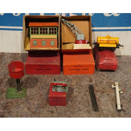 576 - Hornby O gauge signal cabin, platform crane, No.1 tank wagon, buffer stop etc