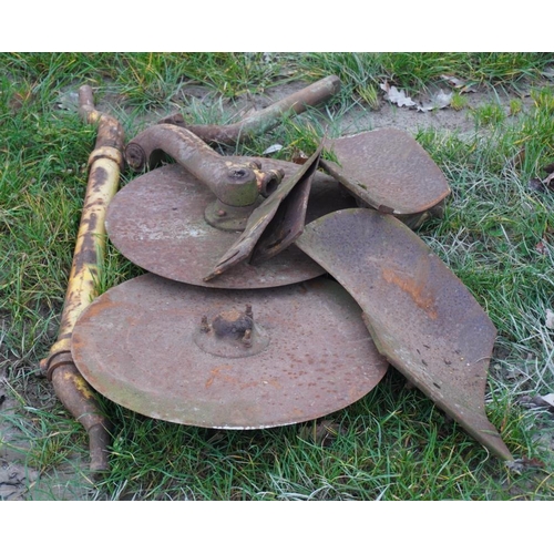 6 - Bamfords plough discs and shims