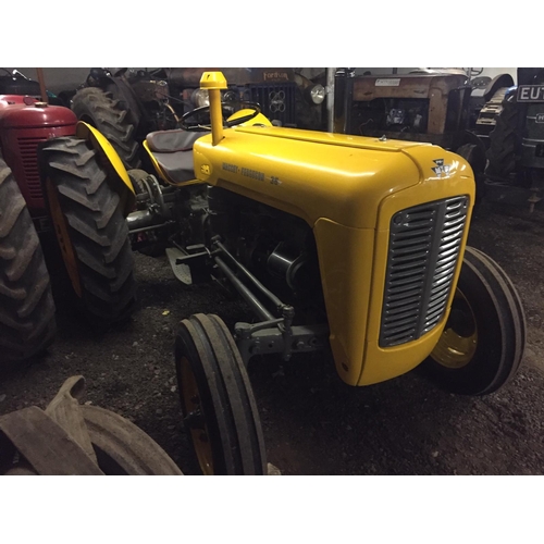 140 - Massey Ferguson 35  3 cylinder tractor. In show condition. Barn stored. well restored. starts and ru... 