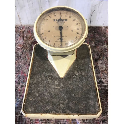 944 - Old Salter Grosvenor scales