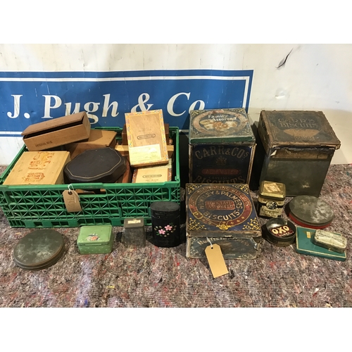 945 - Assorted old wooden boxes and biscuit tins