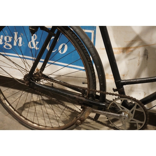 723 - Vintage Elswick Hopper ladies bicycle. 1930s. Single speed with Lucas headlamp and spotlight No.50 r... 