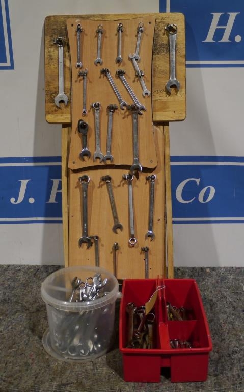 Large quantity of assorted spanners