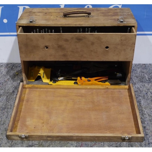 669 - Wooden tool chest and contents of drill bits and assorted hand tools