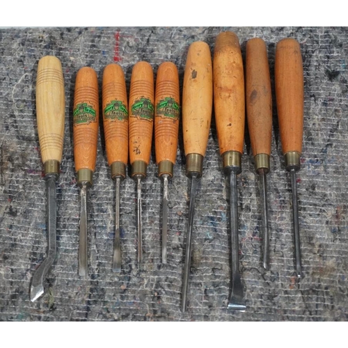 671 - 9 Assorted Henry Taylor and other chisels and gouges