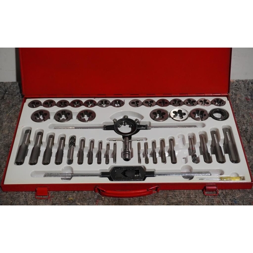 736 - Neilsen metric tap and die set