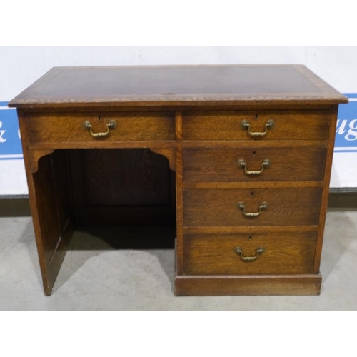 114 - Oak single pedestal desk with 5 drawers 42x30