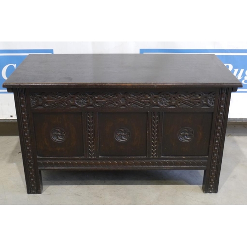 124 - Old English style oak coffer 24x42