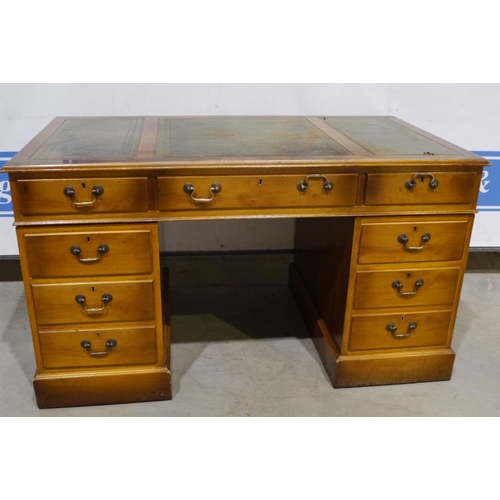 205 - Georgian style yew wood pedestal desk 31x53