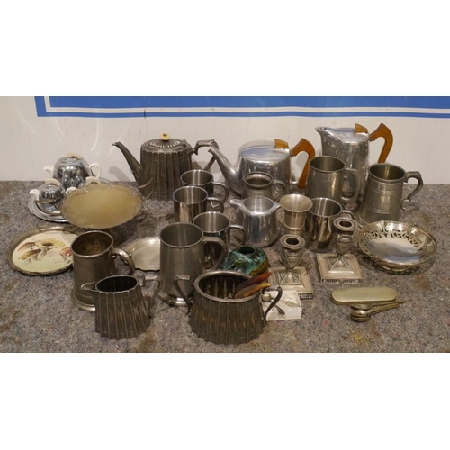 264 - Quantity of pewter and silver plate items
