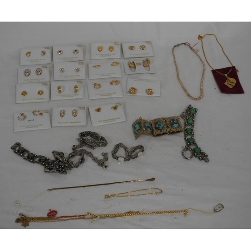 317 - Assorted gold plated earrings, costume jewellery and necklaces