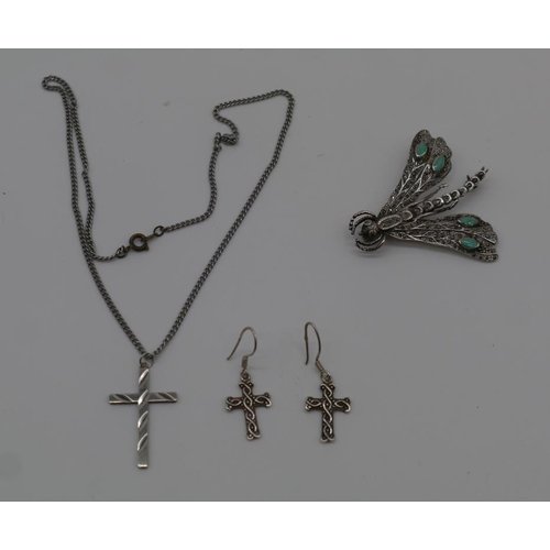 435 - Assorted silver jewellery including dragonfly brooch, cross and chain and earrings