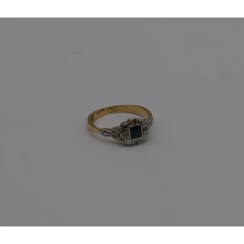 439 - 18ct Gold and sapphire ring set in platinum