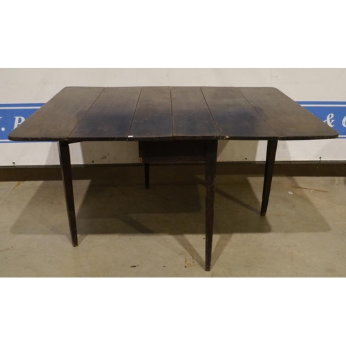86 - Early oak gateleg table 55x38