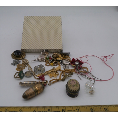 298A - Box of trinkets and broaches