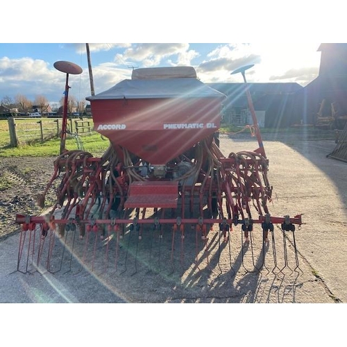 130 - Accord 4 metre DL Grain drill with Suffolk coulters and double tramlining