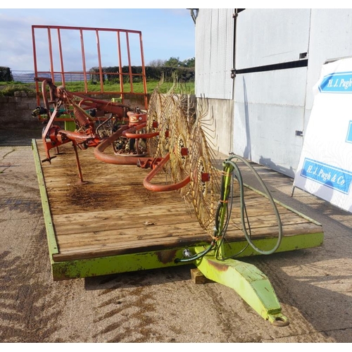 47 - Low load trailer 20ft with bale thripples