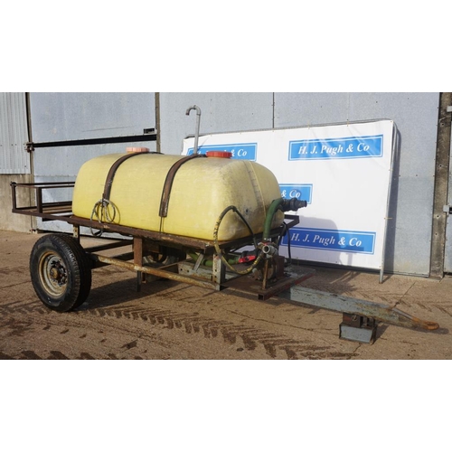 54 - Towed 1500L water bowser with hydraulic pump