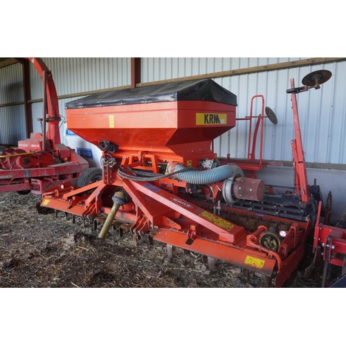 68 - 2003 KRM RTi 4M drill with 36 Suffolk coulters, pre emergence markers, only done 4,738ha, mounted on... 