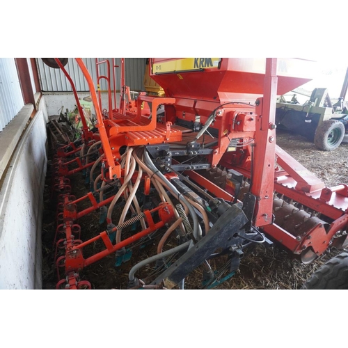 68 - 2003 KRM RTi 4M drill with 36 Suffolk coulters, pre emergence markers, only done 4,738ha, mounted on... 