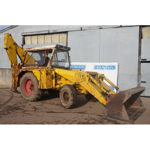 80 - 1977 JCB 3C11 digger with backhoe and 3 buckets, working order, new front tyres, Reg OBO 83R