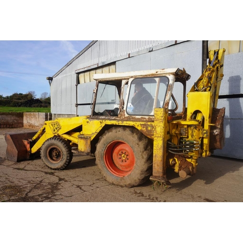 80 - 1977 JCB 3C11 digger with backhoe and 3 buckets, working order, new front tyres, Reg OBO 83R