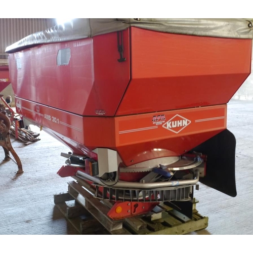 106 - Kuhn Axis 30.1 Fertilizer spreader, 3 ton hopper. Good working order