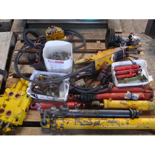 10A - Assorted hydraulic pumps, rams, spools and spares