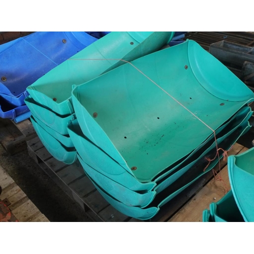 11A - Plastic feed troughs -8