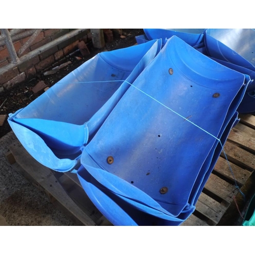 12 - Plastic feed troughs -6