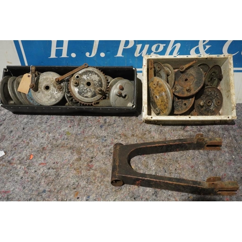 104 - BSA C15 brake plates