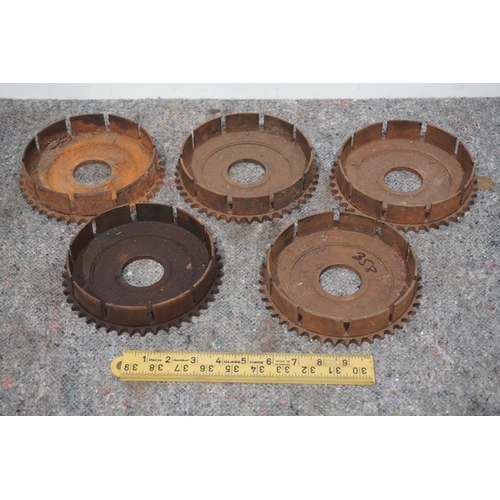 19 - 5 Triumph clutch baskets NOS