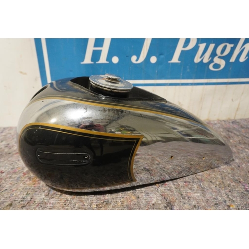 29 - Ariel 500cc panel tank, painted, re-chromed