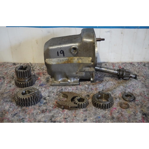 46 - Albion 4 stud 3spd heavyweight gearbox, dismantled