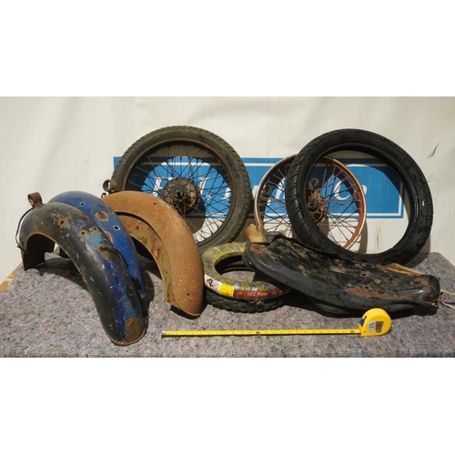 86 - Motorcycle wheels seat and mudguards