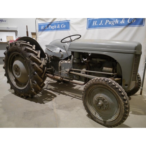 190 - Ferguson T20 tractor. Petrol, down swept exhaust, no plate