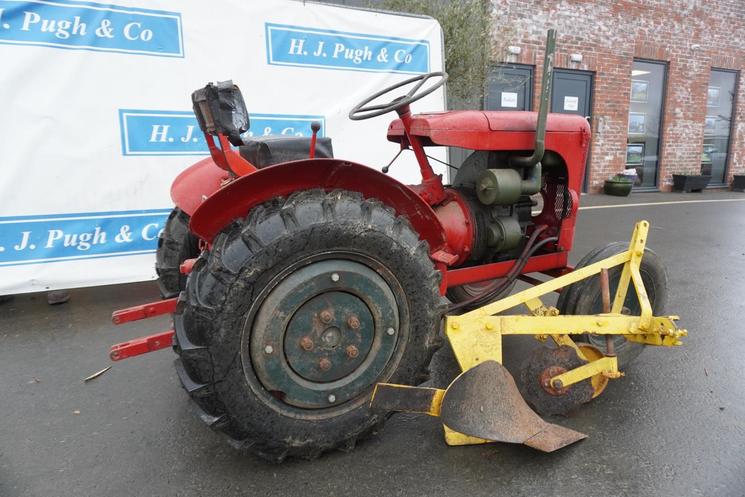 Winget 42 series 3 single cylinder diesel tractor. 1966. Has ...