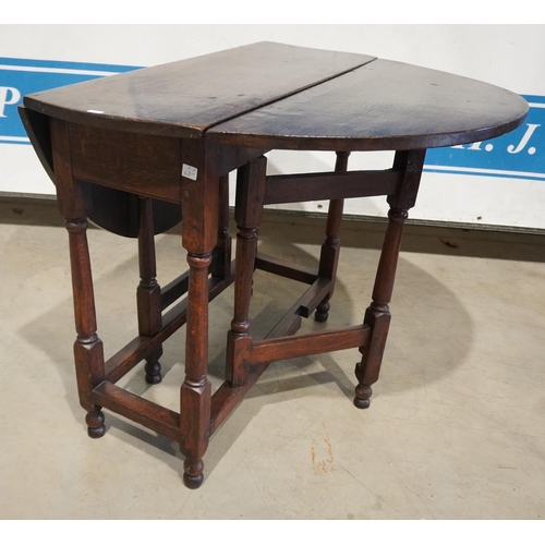 122 - Oak gate leg table in 17thC style 56x36
