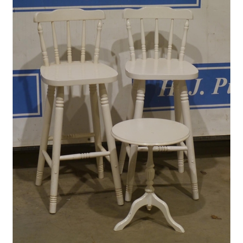 128 - Painted white stools and occasional table