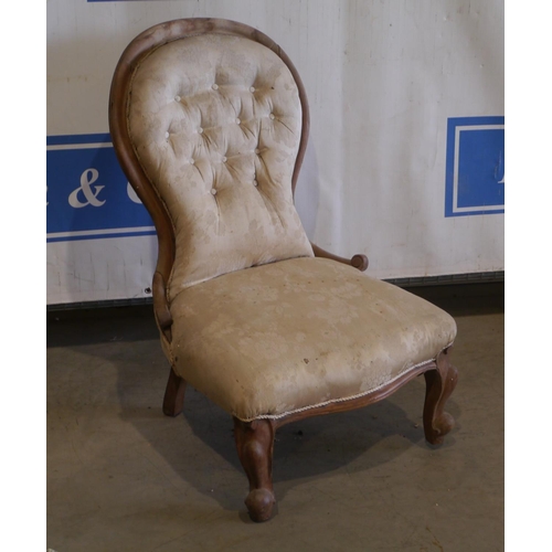 137 - Walnut framed button back chair for restoration