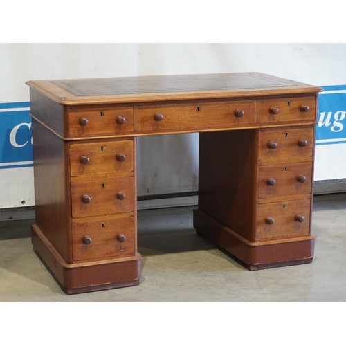 173 - Mahogany pedestal desk 41