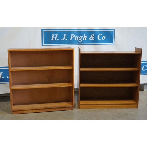 175 - 2 Small bookcases