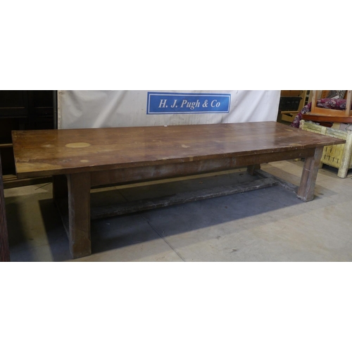 208 - Solid oak dining table (top comes off) 141x47