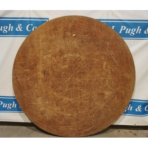 224 - 6ft Round banqueting table