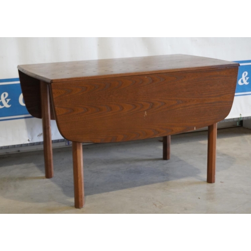 39 - Modern oak dropleaf table