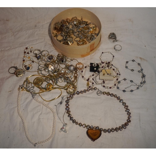 619 - Box of costume jewellery with silver necklaces and cultured pearl necklace