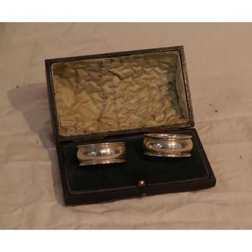 636 - Pair of silver knapkin rings in box