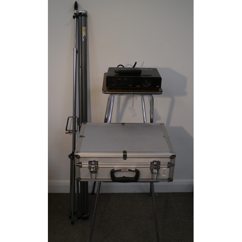 716 - Viewsonic PJ358 projector on stand and with case