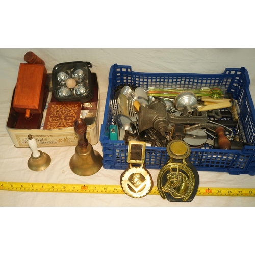 809 - Tray of assorted kitchenalia, 2 brass bells, 2 horse brasses including one WWII with Churchill smoki... 