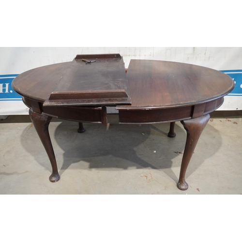 93 - Extending dining table with one leaf 42x76